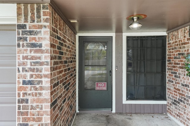 doorway to property with ceiling fan