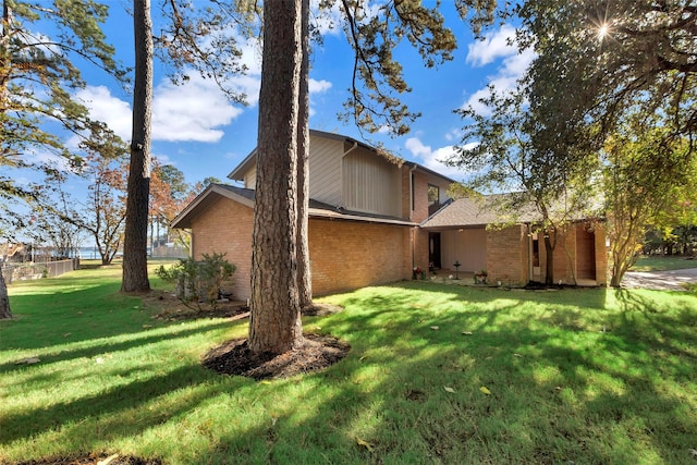 exterior space featuring a front yard