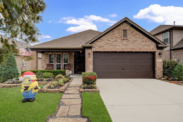 view of front of home featuring a front lawn and a garage