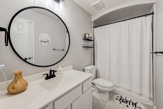 full bathroom featuring toilet, vanity, and shower / bath combo