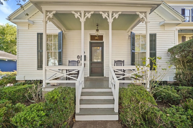 property entrance with covered porch