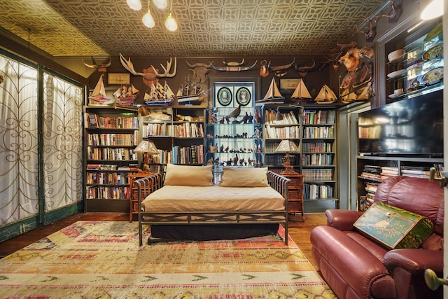 1107 Church St, Galveston, TX 77550 - sitting room featuring an ornate ceiling and wood finished floors