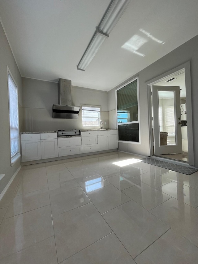 unfurnished room featuring light tile patterned floors