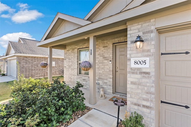 property entrance featuring a porch