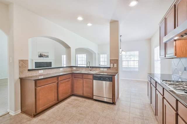 kitchen with tasteful backsplash, appliances with stainless steel finishes, sink, and light tile patterned floors