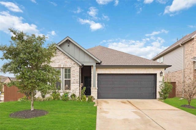 craftsman house featuring a garage and a front lawn