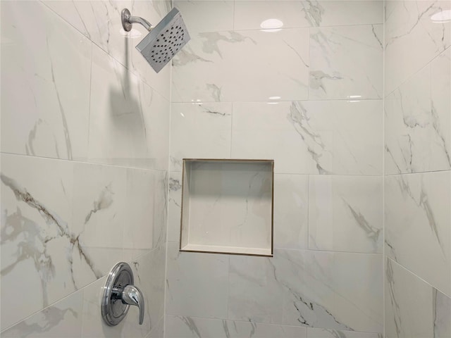 details featuring tiled shower