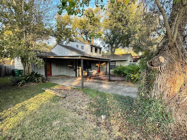 rear view of house featuring a lawn