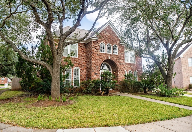 view of front of home with a front lawn