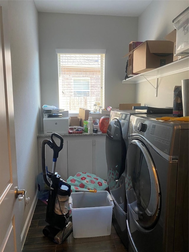 laundry room with dark hardwood / wood-style floors and independent washer and dryer