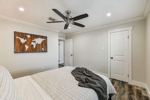 bedroom featuring dark hardwood / wood-style floors, ceiling fan, and crown molding