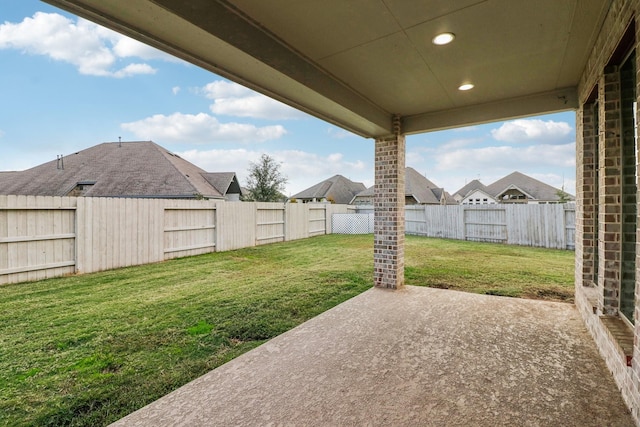 view of yard featuring a patio area