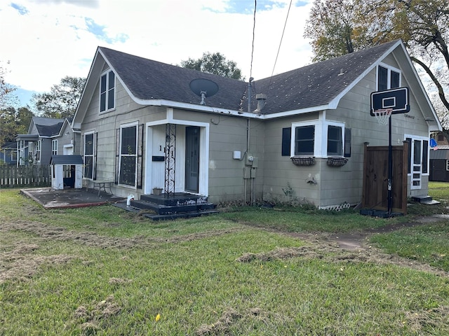 back of house featuring a yard