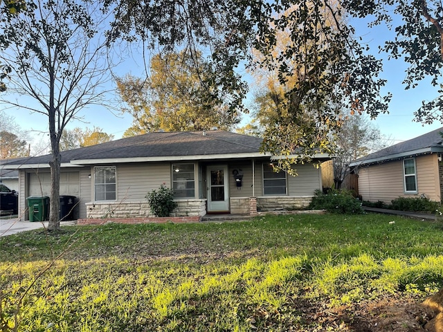 single story home with a front yard