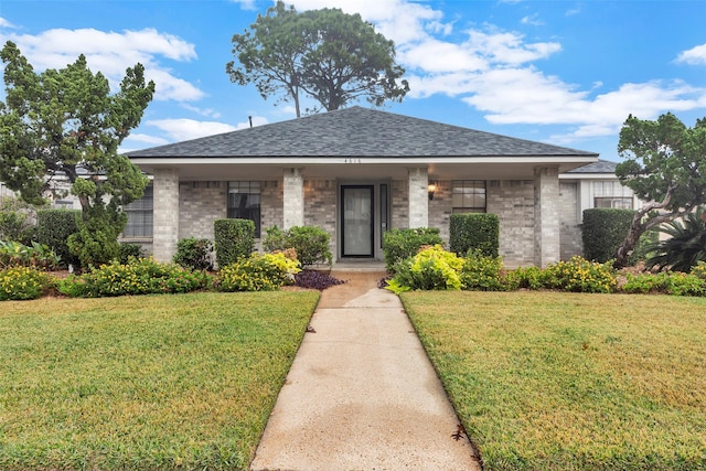 view of front facade with a front yard