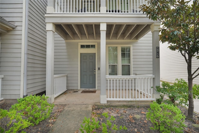 entrance to property featuring covered porch