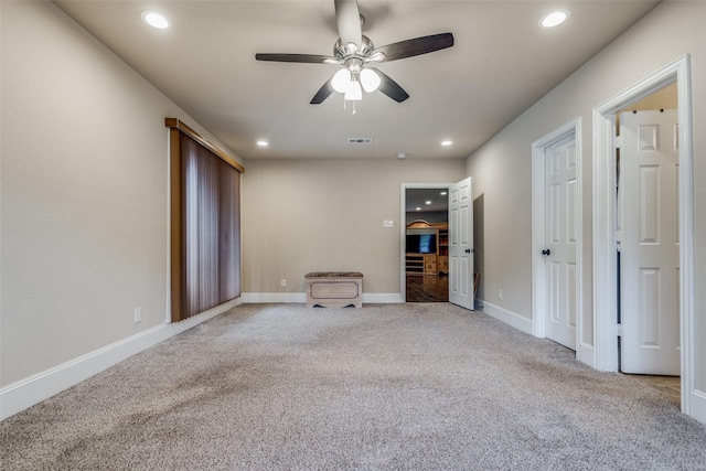 carpeted empty room featuring ceiling fan