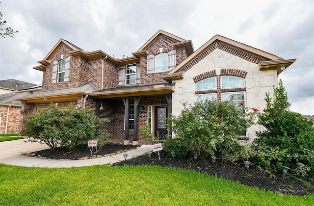 view of front of home with a front lawn