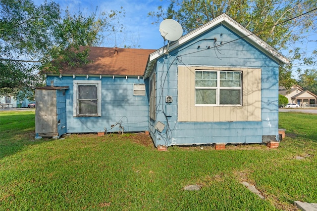 exterior space with a yard