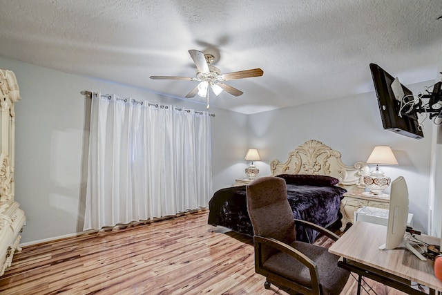 bedroom featuring a textured ceiling, light hardwood / wood-style flooring, and ceiling fan