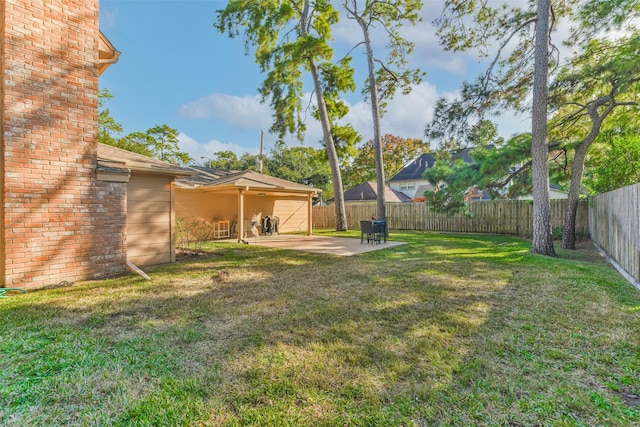 view of yard featuring a patio area