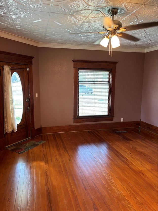 foyer with crown molding, hardwood / wood-style floors, and ceiling fan