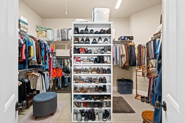 walk in closet with light tile patterned flooring