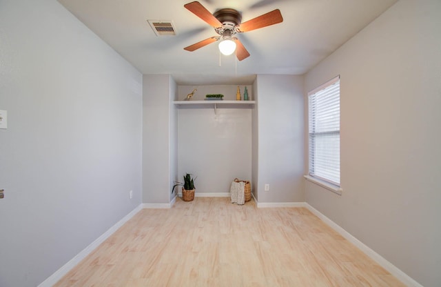 empty room featuring light hardwood / wood-style floors and ceiling fan