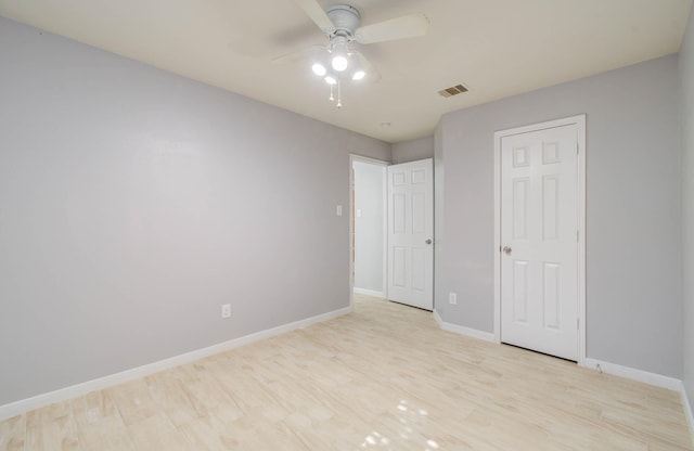 unfurnished bedroom featuring ceiling fan and light wood-type flooring