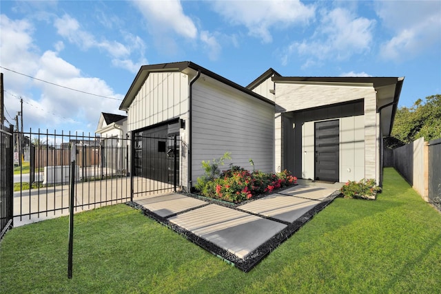 view of outdoor structure featuring a yard