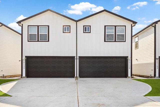 view of front facade with a garage