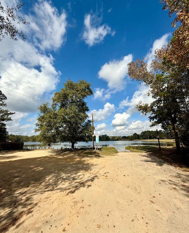 view of yard featuring a water view