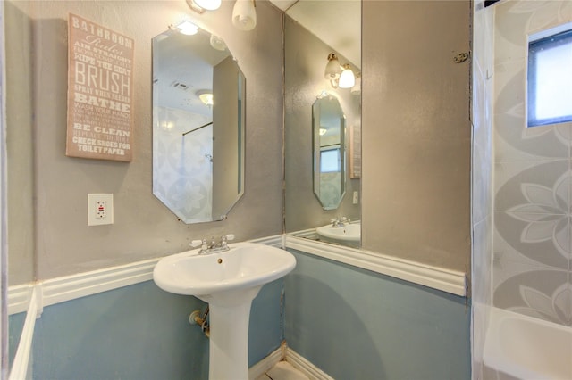 bathroom with shower / bath combination