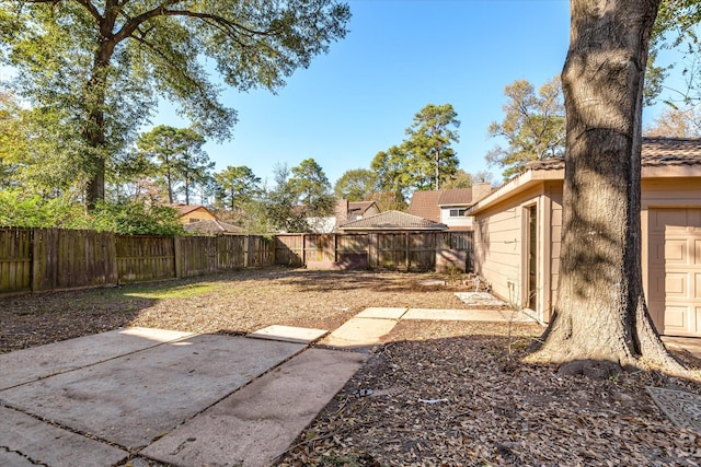 view of yard featuring a patio