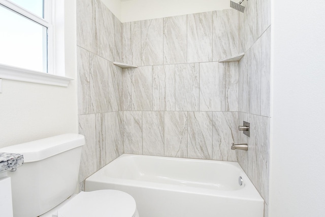 bathroom with tiled shower / bath and toilet