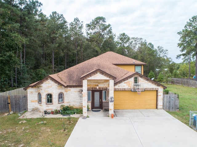 view of front facade featuring a front yard and a garage