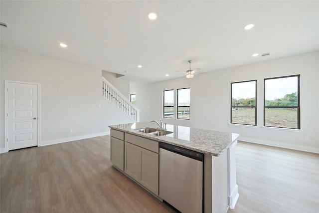 kitchen with ceiling fan, sink, gray cabinets, dishwasher, and light hardwood / wood-style floors