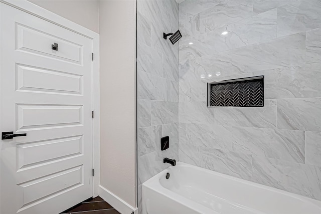 bathroom featuring tiled shower / bath