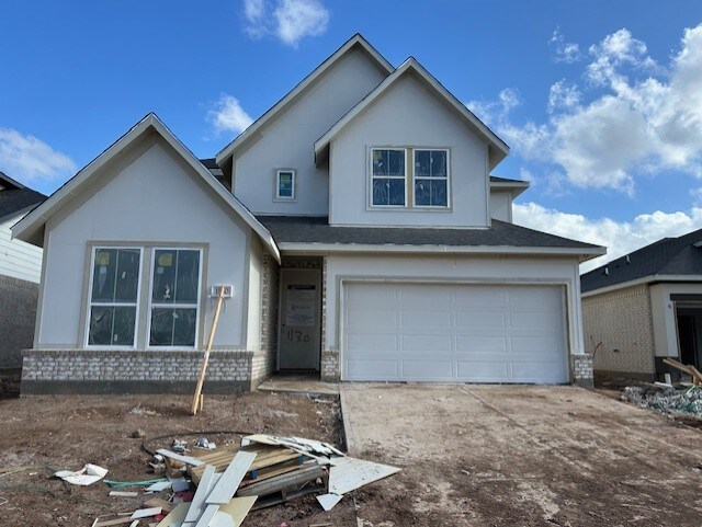 view of front property featuring a garage