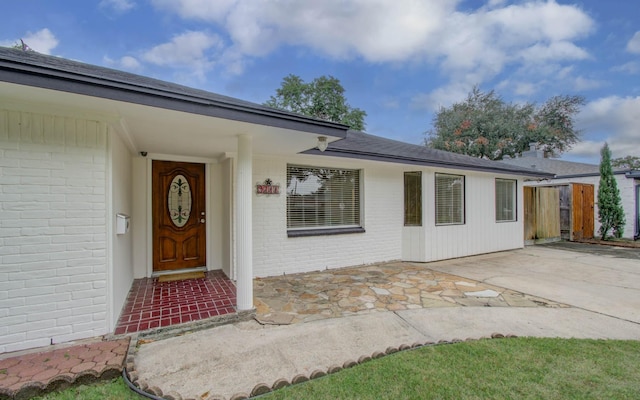 entrance to property featuring a patio