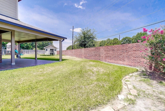 view of yard featuring a patio