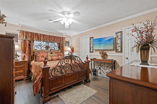 bedroom with dark hardwood / wood-style flooring, a textured ceiling, ceiling fan, and crown molding