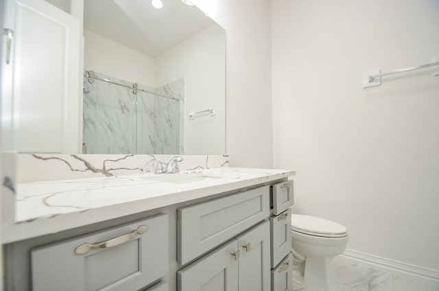 bathroom with a tile shower, vanity, toilet, and lofted ceiling