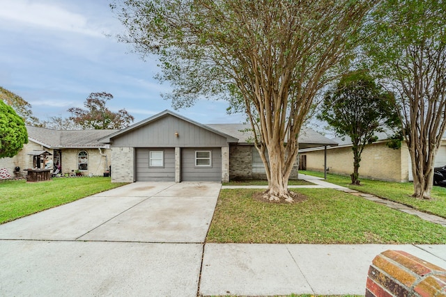 ranch-style home with a front lawn