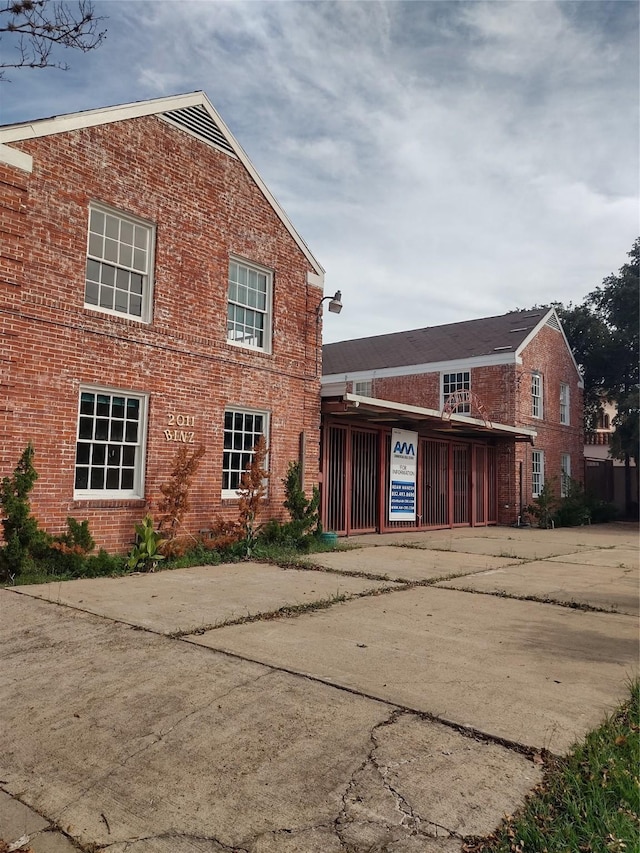 2011 Binz St Unit 8, Houston, TX 77004 - view of front of home featuring brick siding