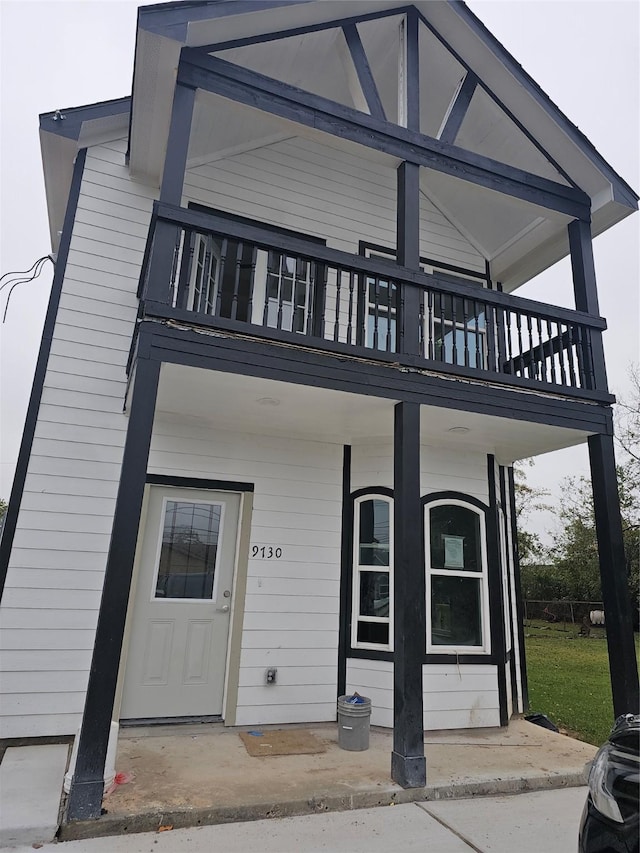 view of front of home with a balcony