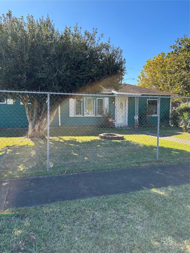 view of front of house with a front lawn