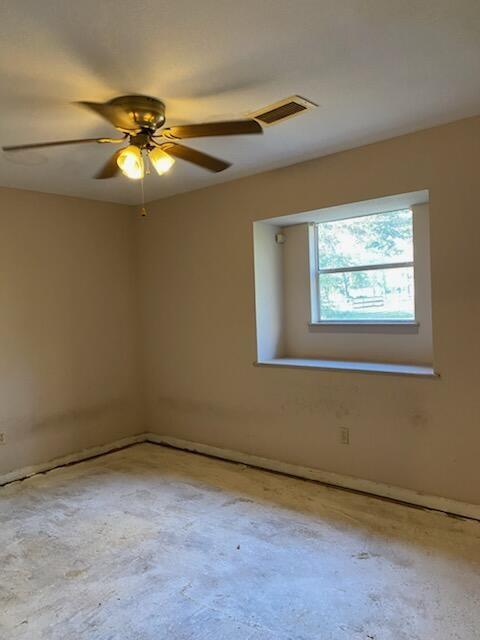 unfurnished room with ceiling fan