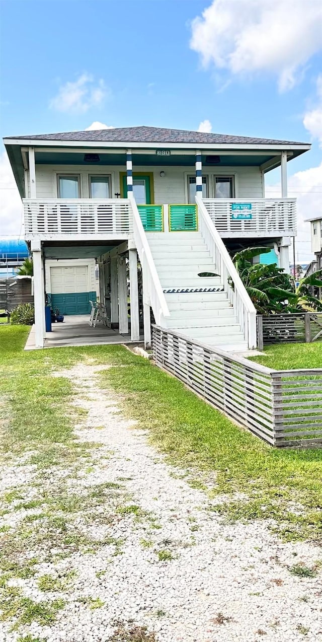 view of front facade with a balcony