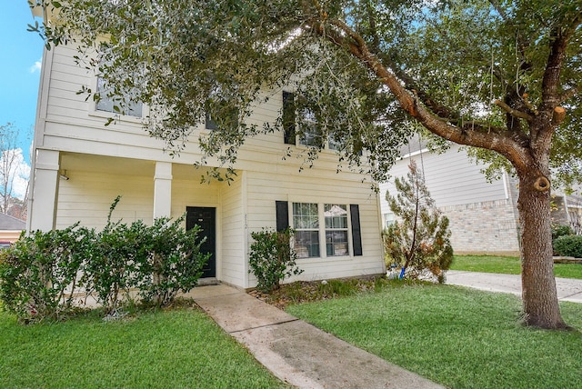 view of front facade with a front lawn